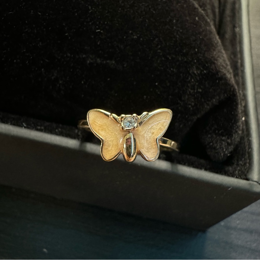 Like New Vintage Gold-Toned Avon Ring Size ~6.5 Enamel Yellow Butterfly